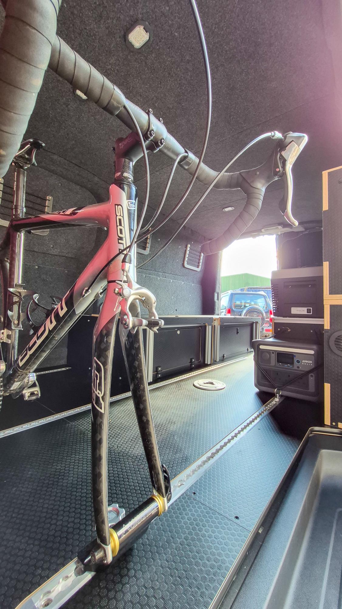 L-track flush rail - loaded bikes Ltrack flushrail 2