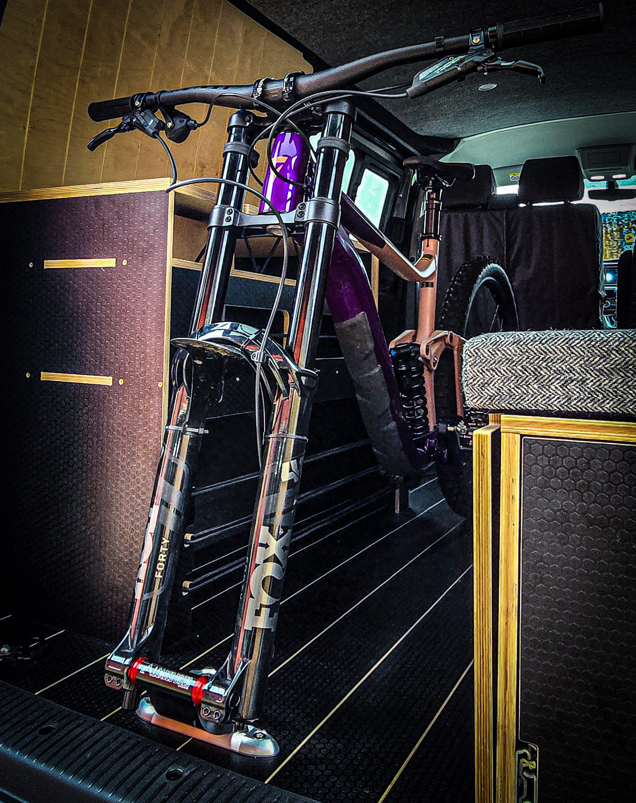 Bicycle fork mount - loaded bikes Downhill mountain bike on a fork mount