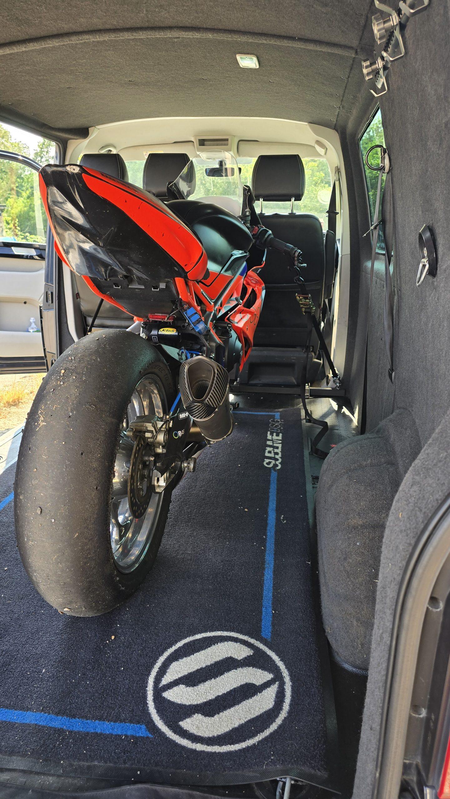 Vw transporter kombi van bike rack - loaded bikes Triumph kombi (3)
